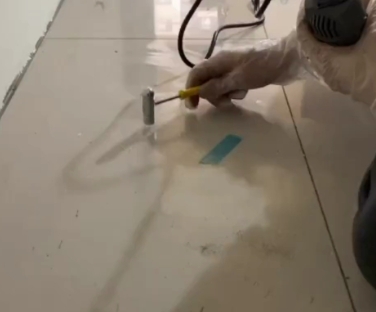 馆陶瓷砖开裂维修公司专业分享瓷砖在铺贴前如果没有沥干水分，将会导致以下问题